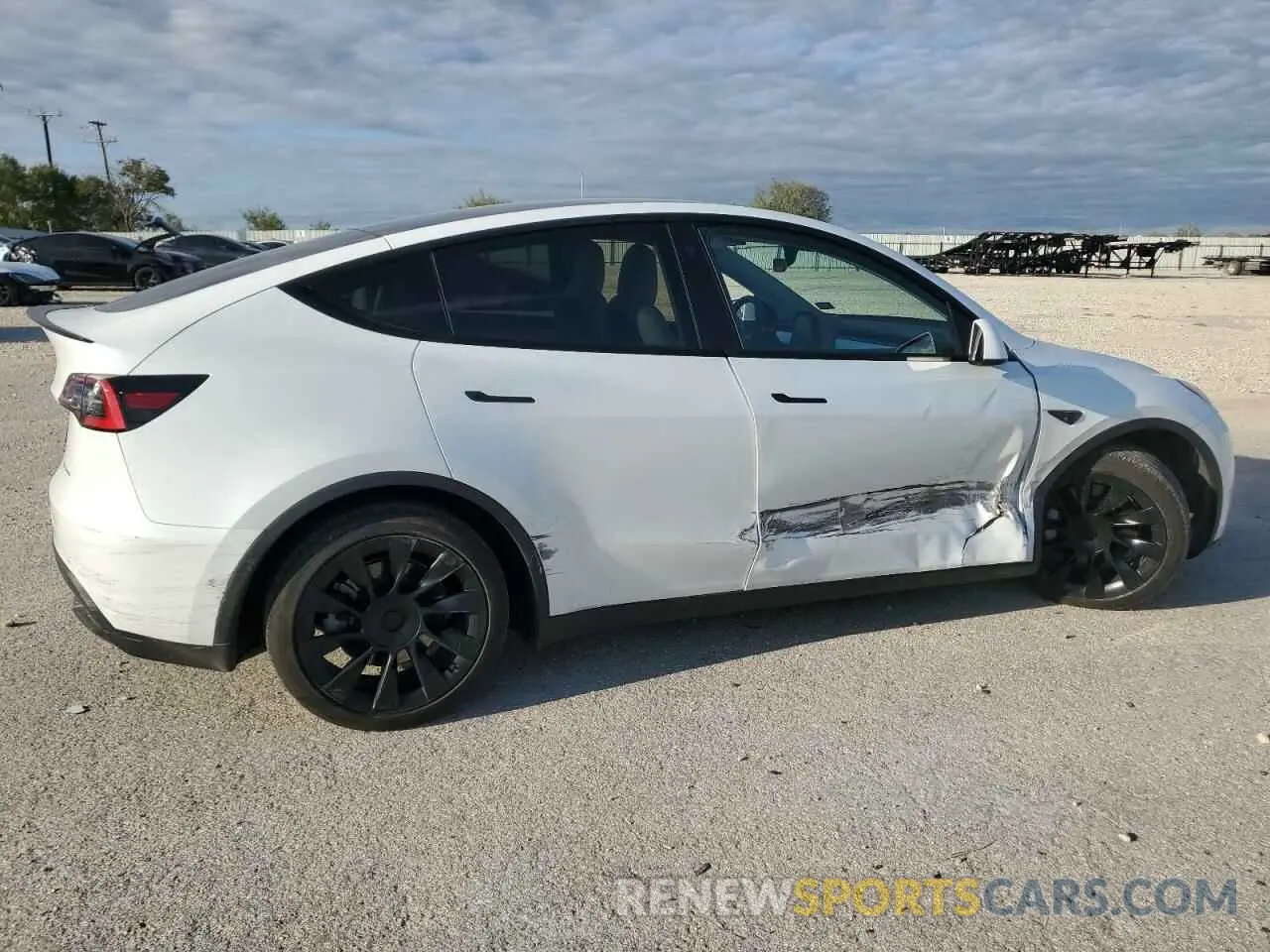 3 Photograph of a damaged car 5YJYGDEE3MF081044 TESLA MODEL Y 2021