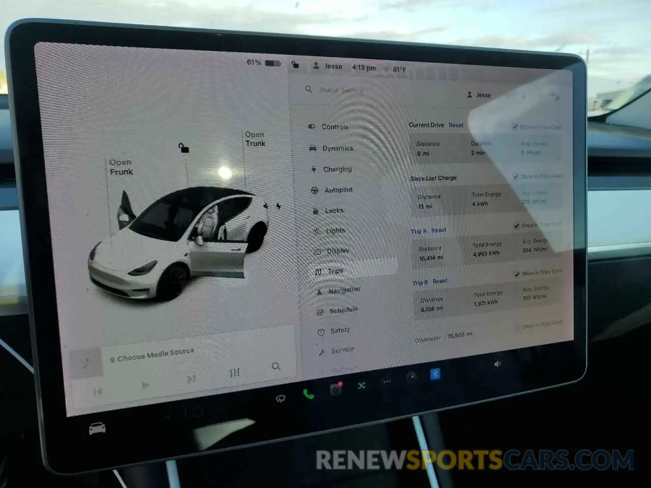 9 Photograph of a damaged car 5YJYGDEE3MF081044 TESLA MODEL Y 2021