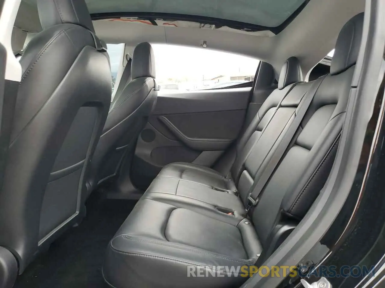 11 Photograph of a damaged car 5YJYGDEE3MF084655 TESLA MODEL Y 2021