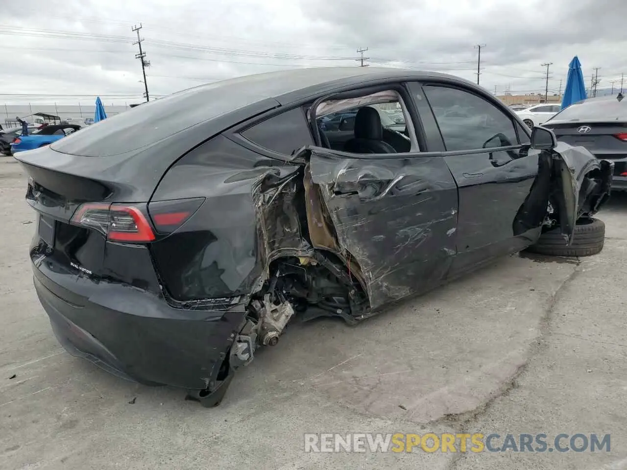 3 Photograph of a damaged car 5YJYGDEE3MF084655 TESLA MODEL Y 2021