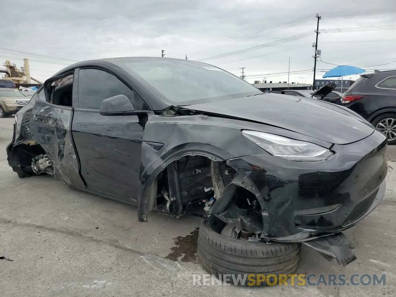 4 Photograph of a damaged car 5YJYGDEE3MF084655 TESLA MODEL Y 2021