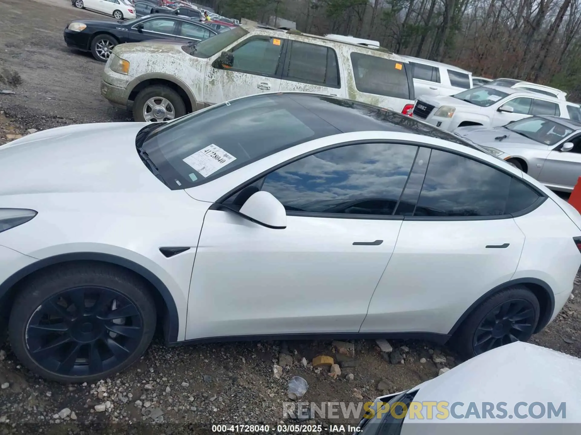 14 Photograph of a damaged car 5YJYGDEE3MF087054 TESLA MODEL Y 2021