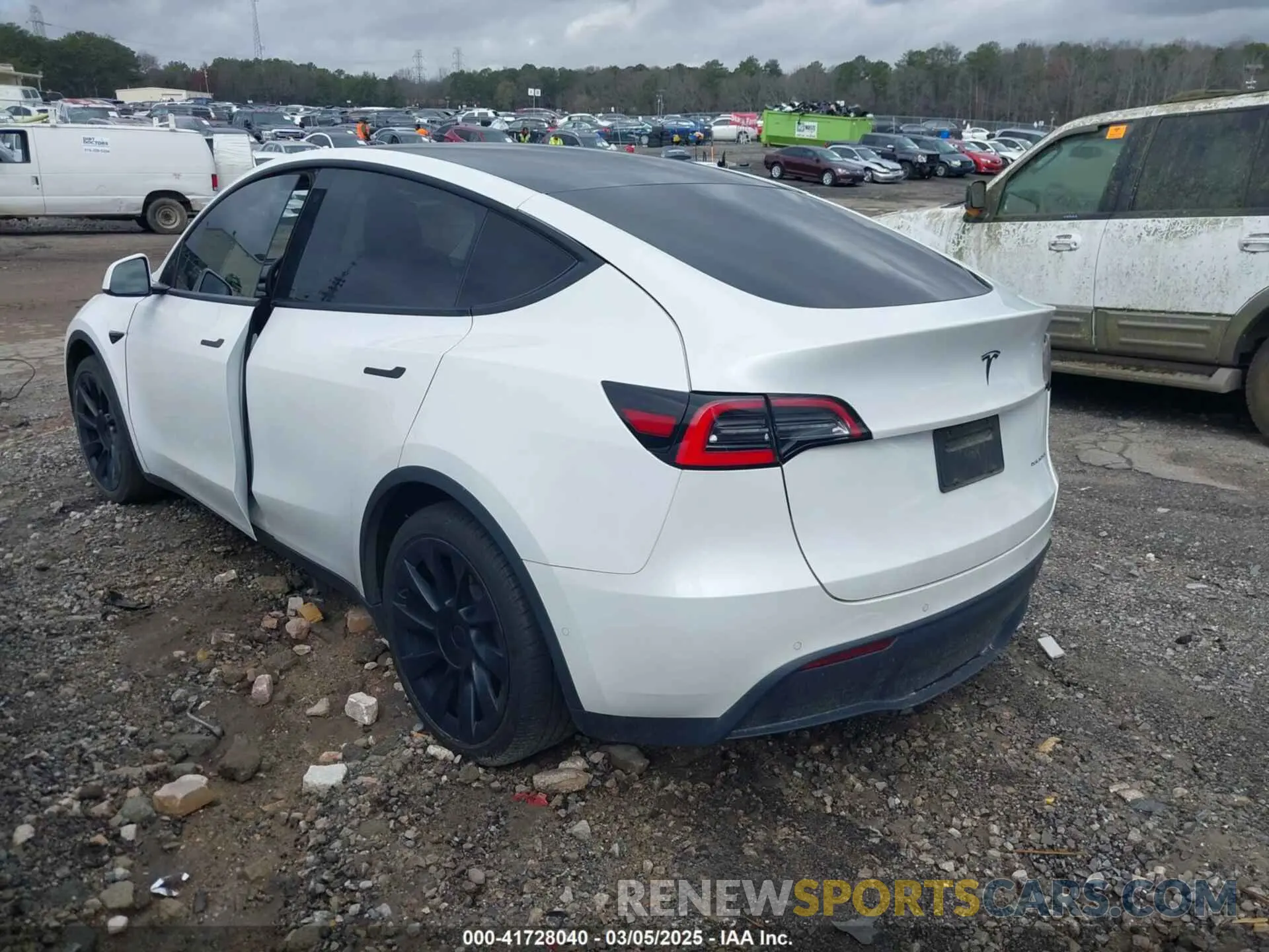 3 Photograph of a damaged car 5YJYGDEE3MF087054 TESLA MODEL Y 2021