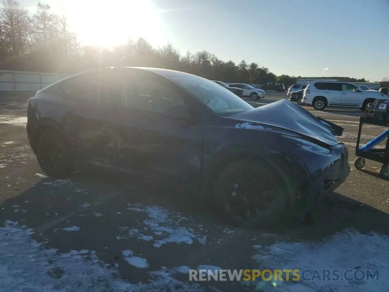 4 Photograph of a damaged car 5YJYGDEE3MF089578 TESLA MODEL Y 2021