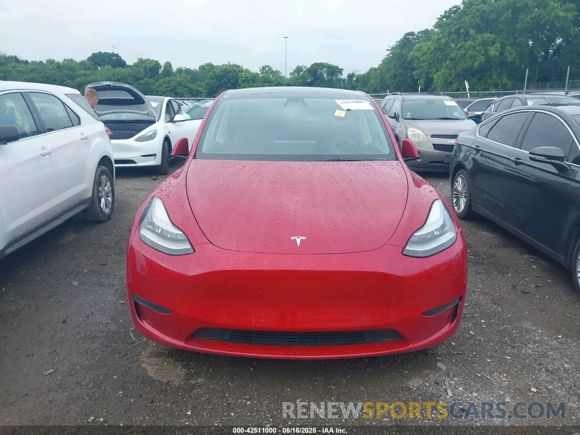 11 Photograph of a damaged car 5YJYGDEE3MF092447 TESLA MODEL Y 2021