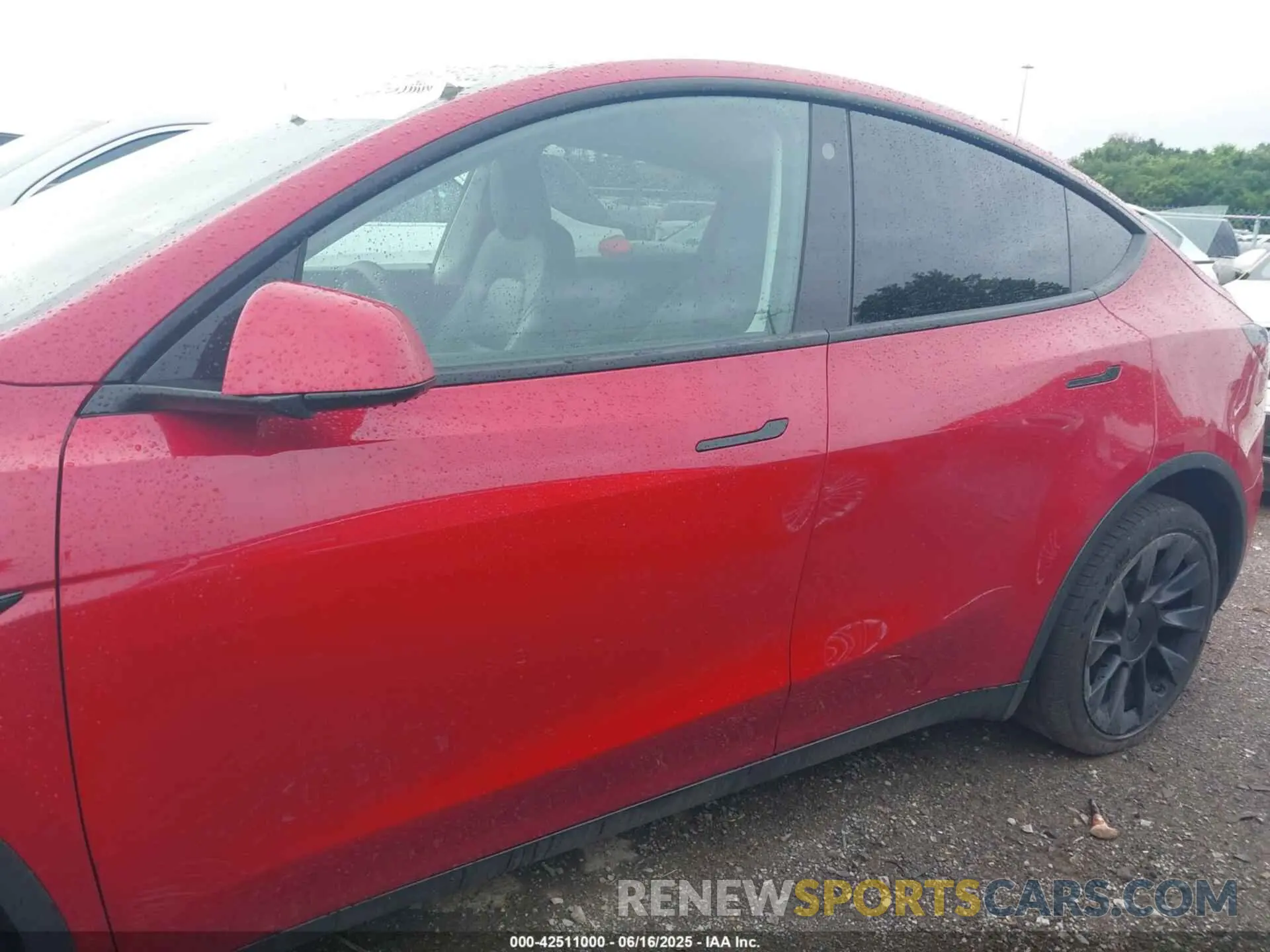 13 Photograph of a damaged car 5YJYGDEE3MF092447 TESLA MODEL Y 2021