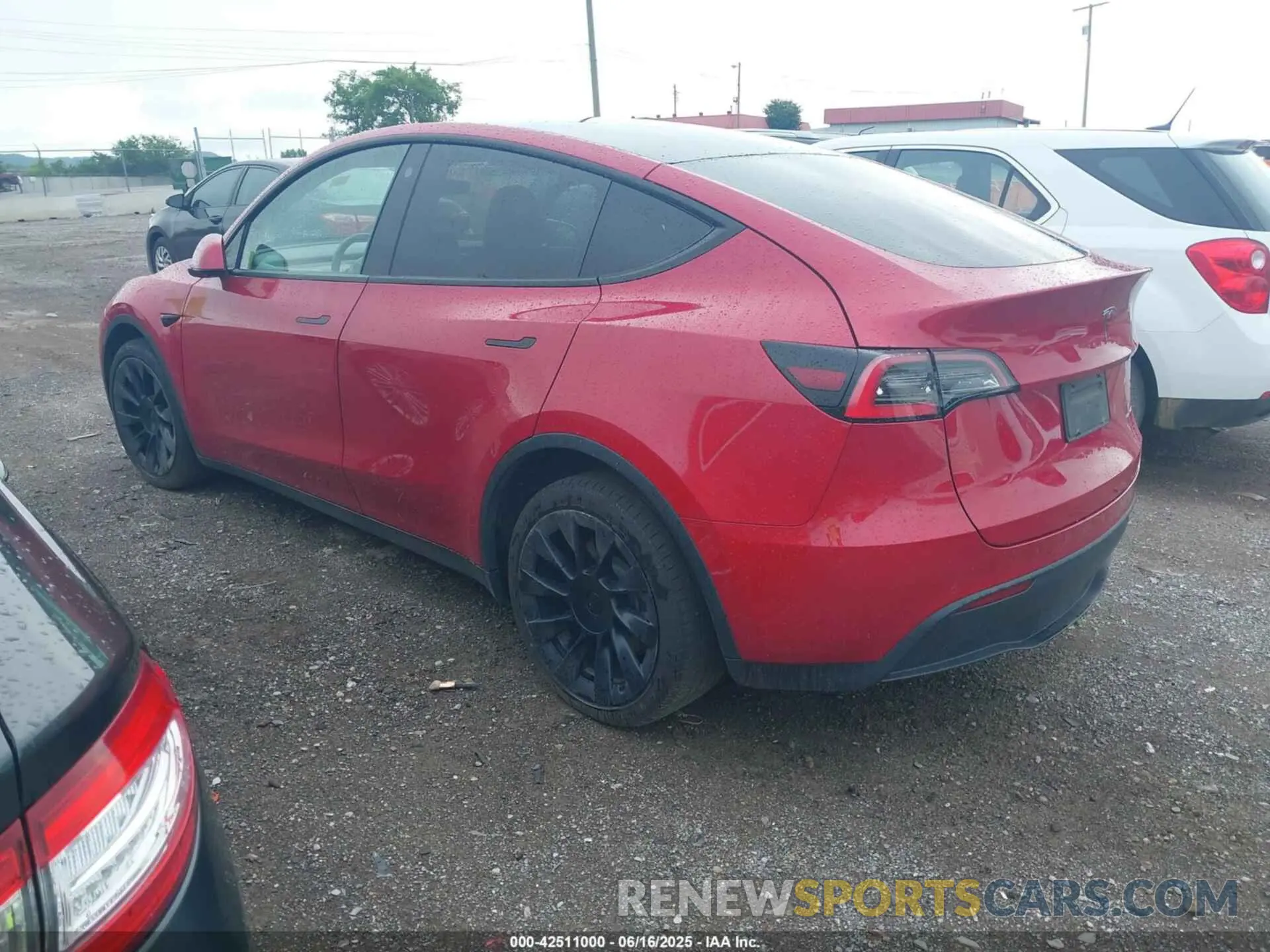 3 Photograph of a damaged car 5YJYGDEE3MF092447 TESLA MODEL Y 2021