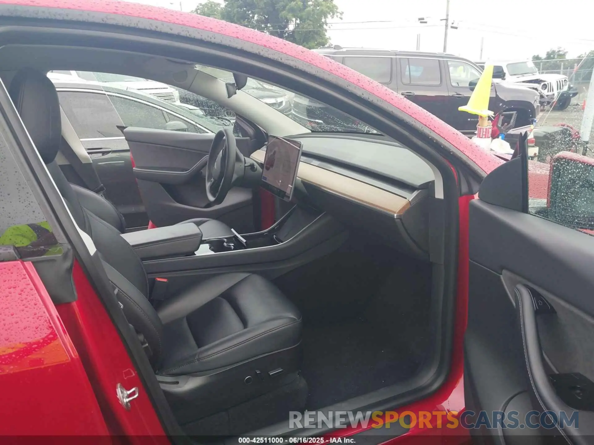 5 Photograph of a damaged car 5YJYGDEE3MF092447 TESLA MODEL Y 2021