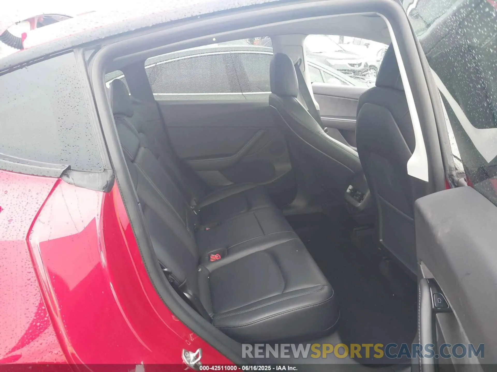 8 Photograph of a damaged car 5YJYGDEE3MF092447 TESLA MODEL Y 2021