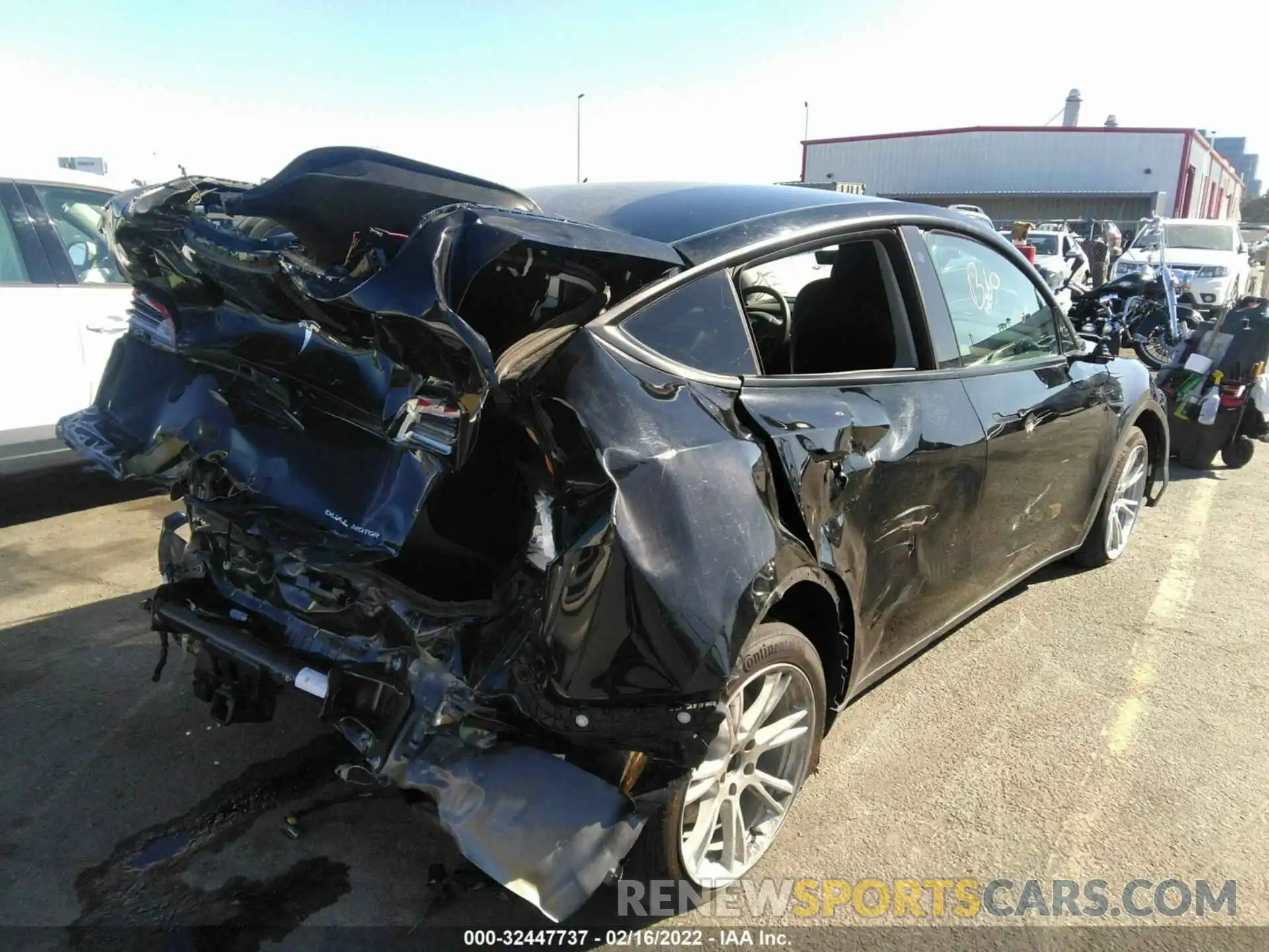 4 Photograph of a damaged car 5YJYGDEE3MF093646 TESLA MODEL Y 2021