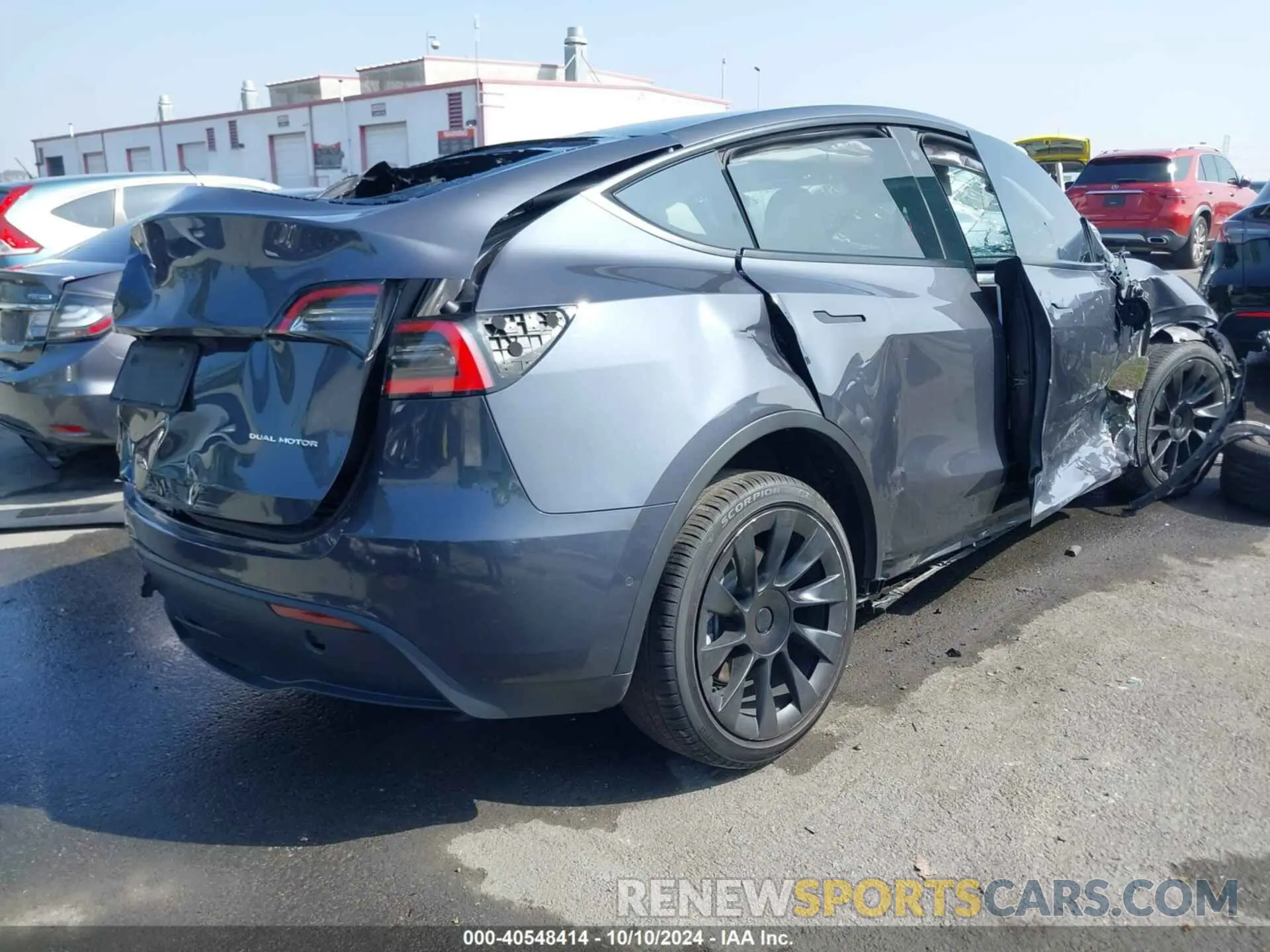 4 Photograph of a damaged car 5YJYGDEE3MF098040 TESLA MODEL Y 2021