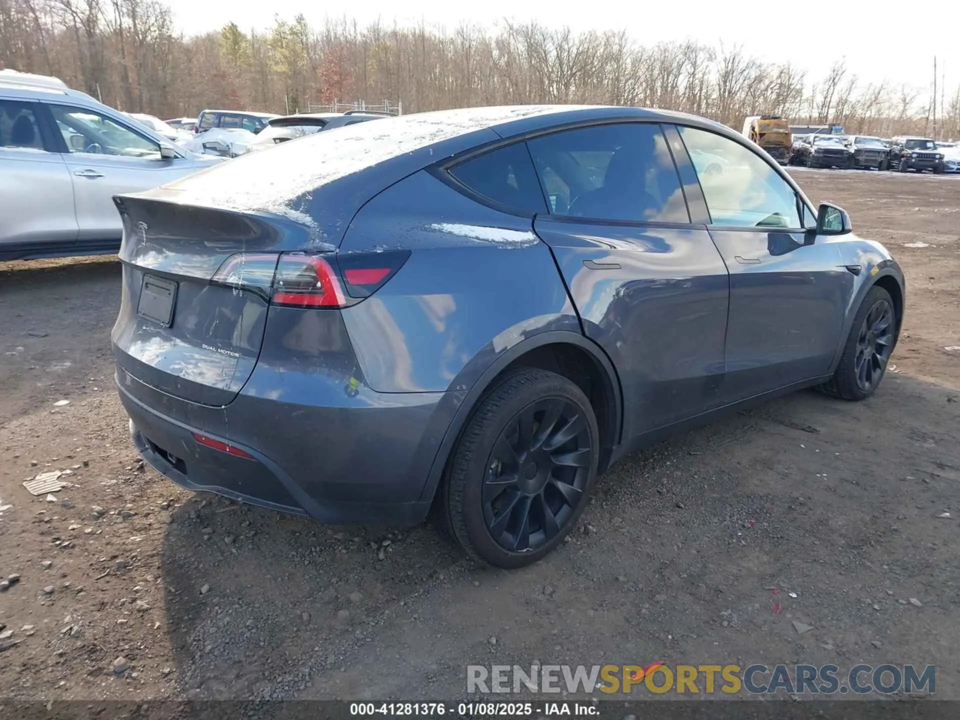 4 Photograph of a damaged car 5YJYGDEE3MF122966 TESLA MODEL Y 2021