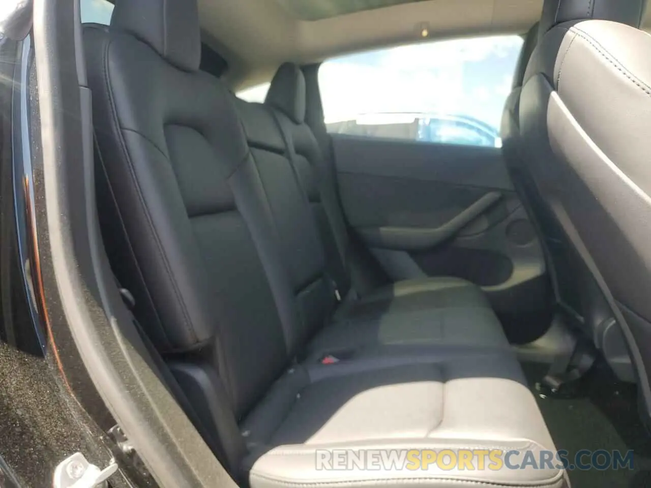 10 Photograph of a damaged car 5YJYGDEE3MF129657 TESLA MODEL Y 2021