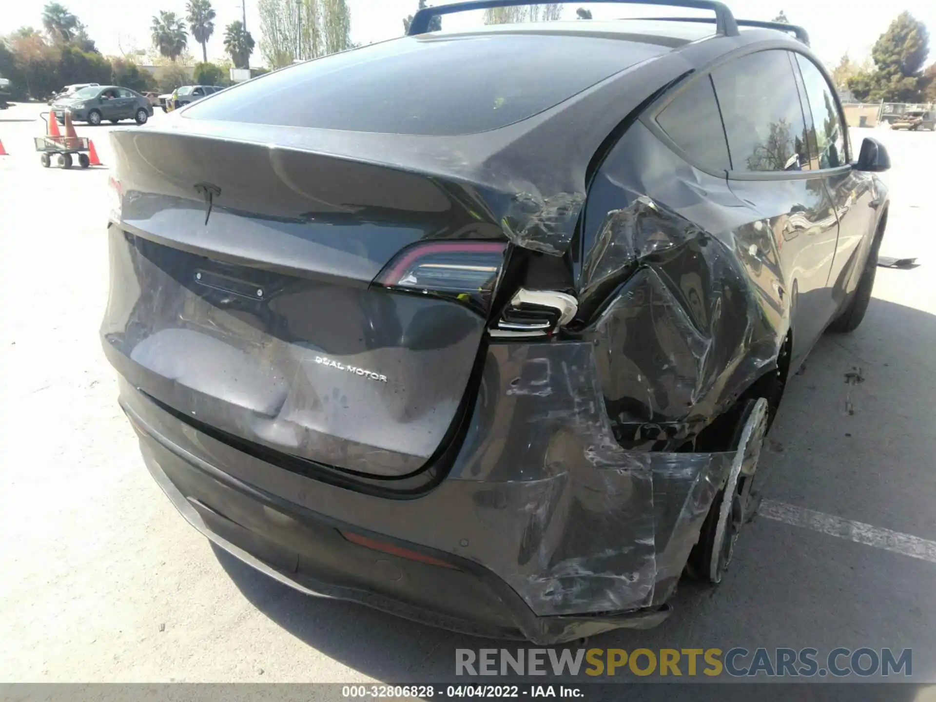 10 Photograph of a damaged car 5YJYGDEE3MF136575 TESLA MODEL Y 2021