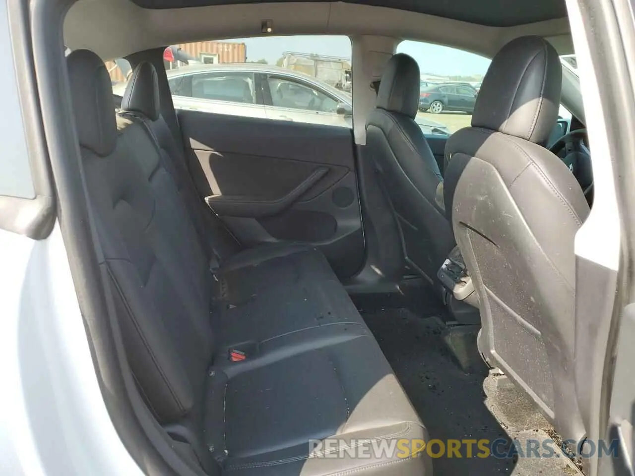 10 Photograph of a damaged car 5YJYGDEE3MF138956 TESLA MODEL Y 2021