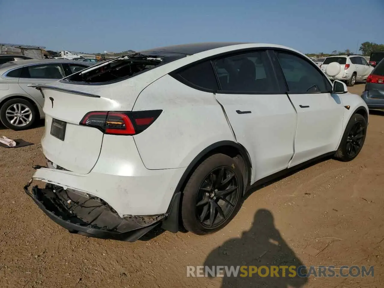 3 Photograph of a damaged car 5YJYGDEE3MF138956 TESLA MODEL Y 2021