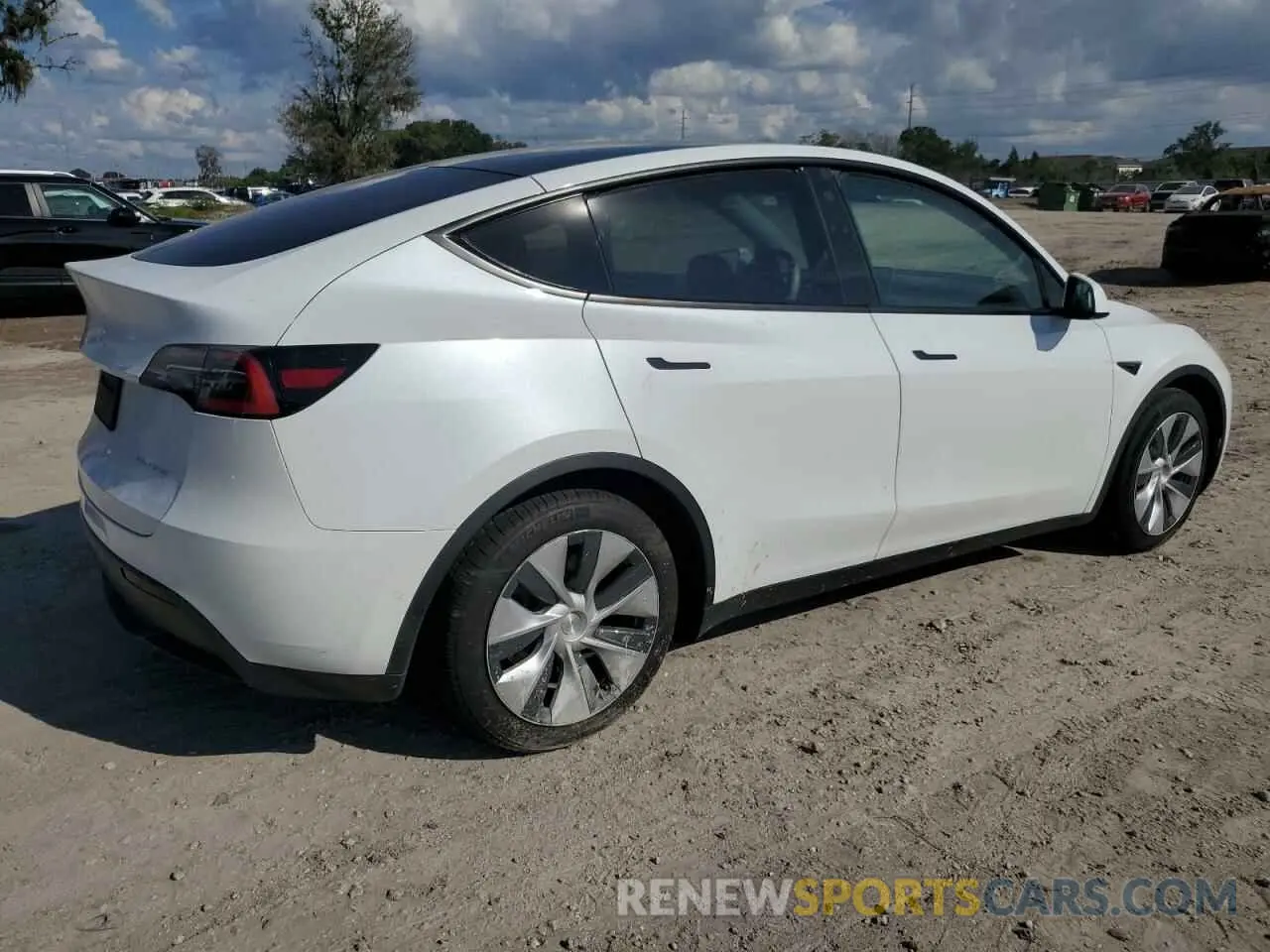 3 Photograph of a damaged car 5YJYGDEE3MF142070 TESLA MODEL Y 2021