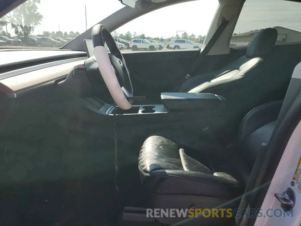 7 Photograph of a damaged car 5YJYGDEE3MF142070 TESLA MODEL Y 2021