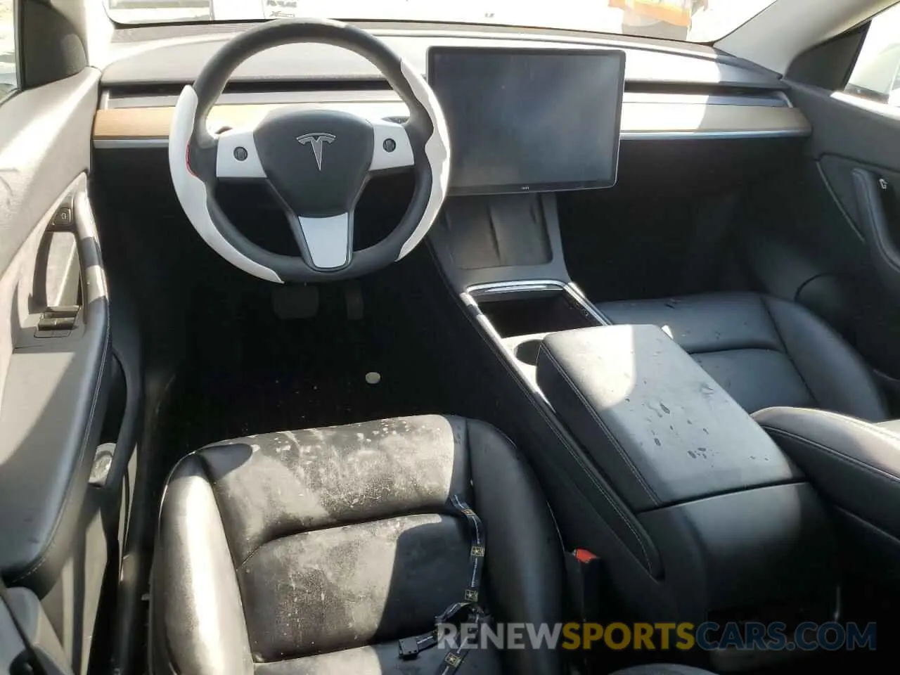 8 Photograph of a damaged car 5YJYGDEE3MF142070 TESLA MODEL Y 2021