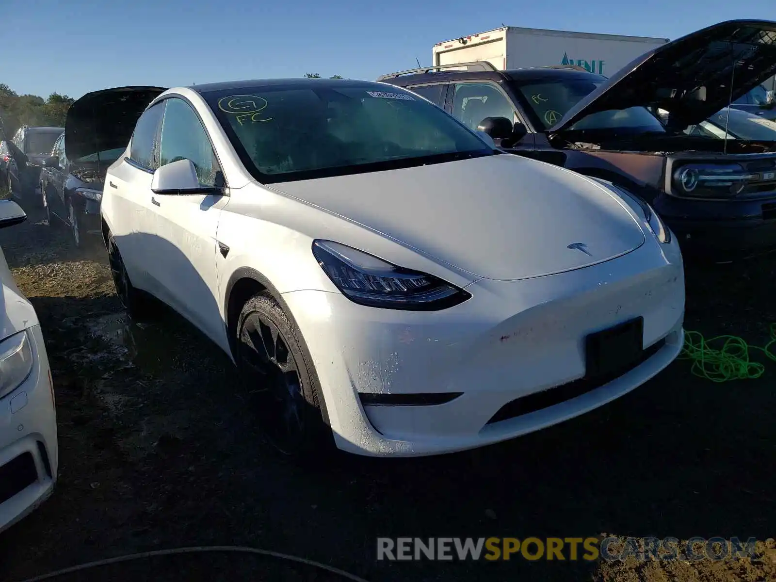 1 Photograph of a damaged car 5YJYGDEE3MF143686 TESLA MODEL Y 2021