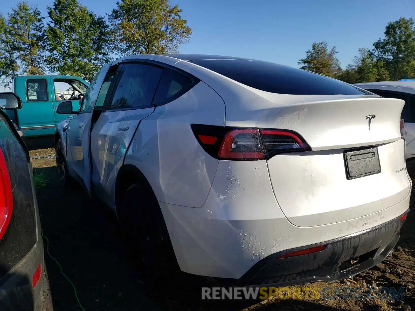 3 Photograph of a damaged car 5YJYGDEE3MF143686 TESLA MODEL Y 2021