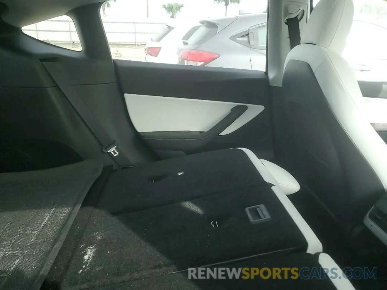 10 Photograph of a damaged car 5YJYGDEE3MF144207 TESLA MODEL Y 2021