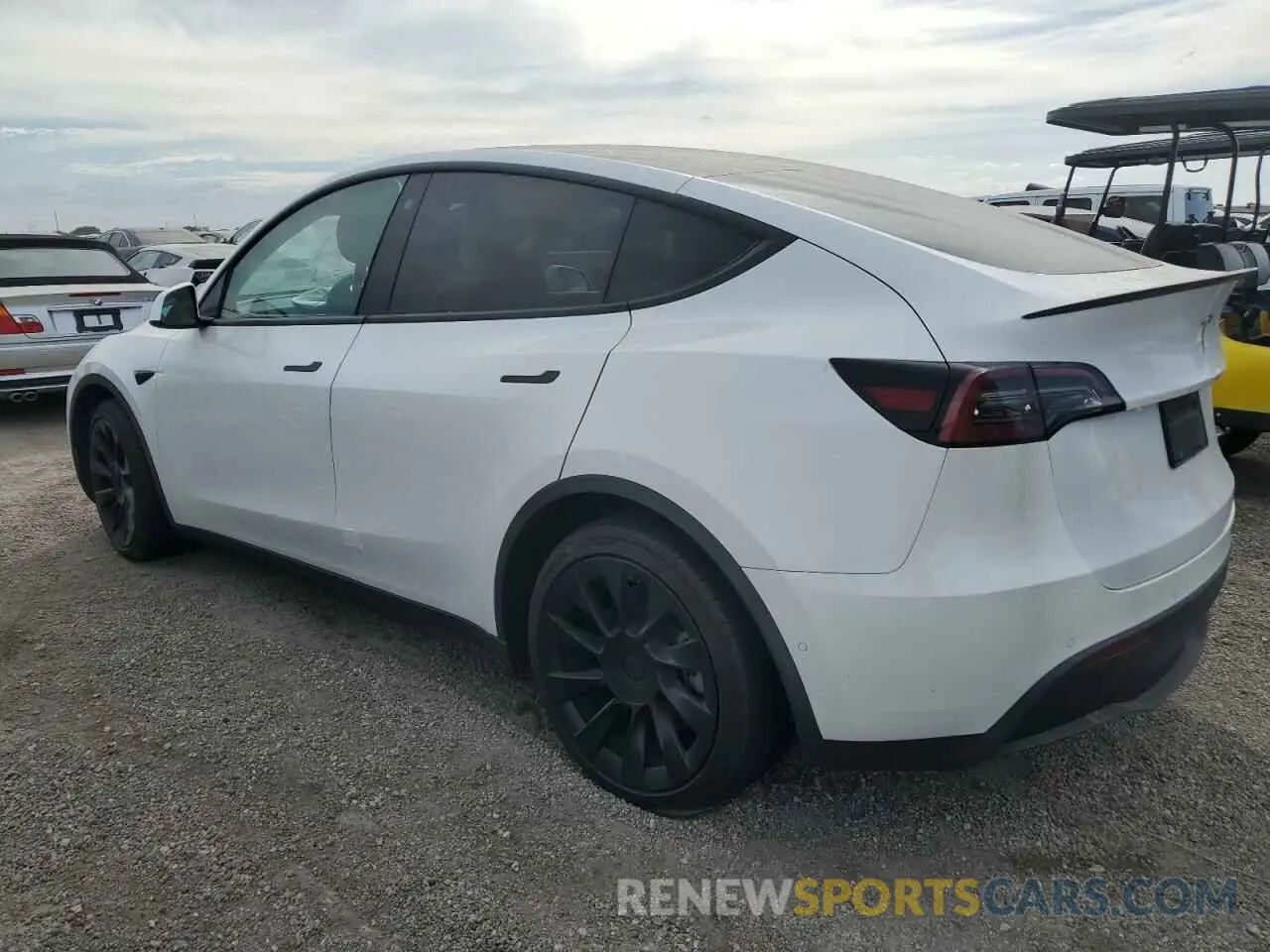 2 Photograph of a damaged car 5YJYGDEE3MF144207 TESLA MODEL Y 2021