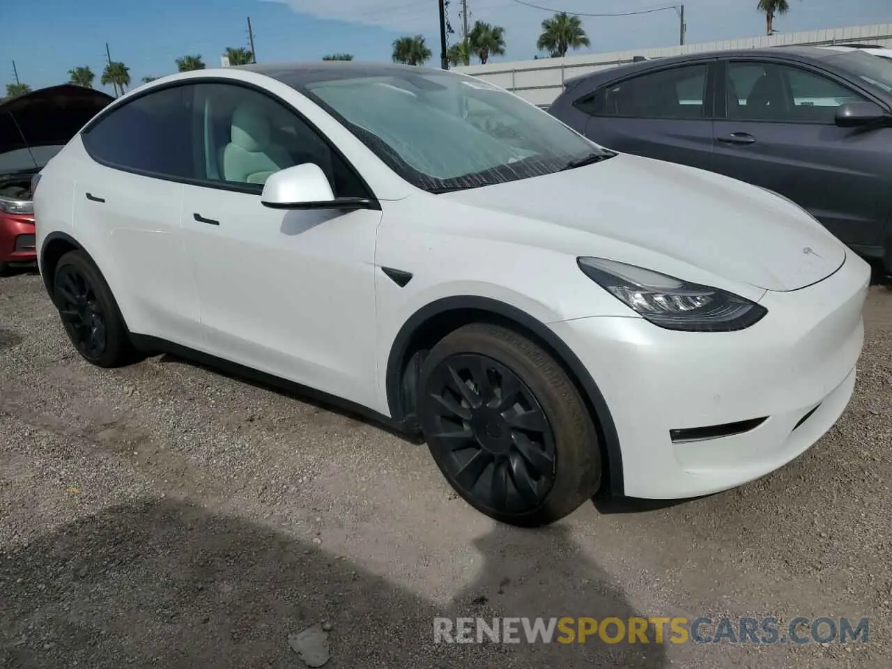 4 Photograph of a damaged car 5YJYGDEE3MF144207 TESLA MODEL Y 2021