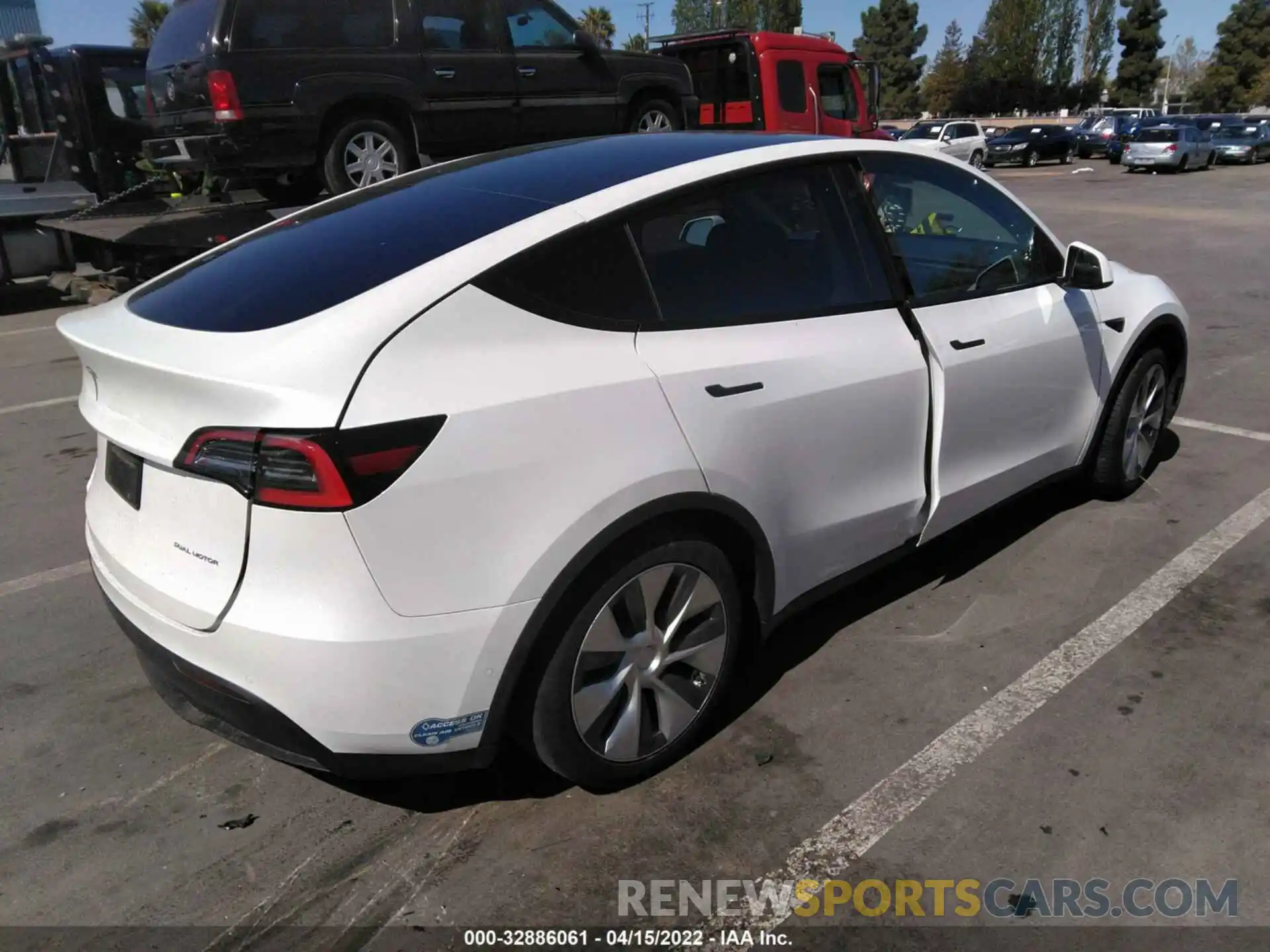 4 Photograph of a damaged car 5YJYGDEE3MF145583 TESLA MODEL Y 2021