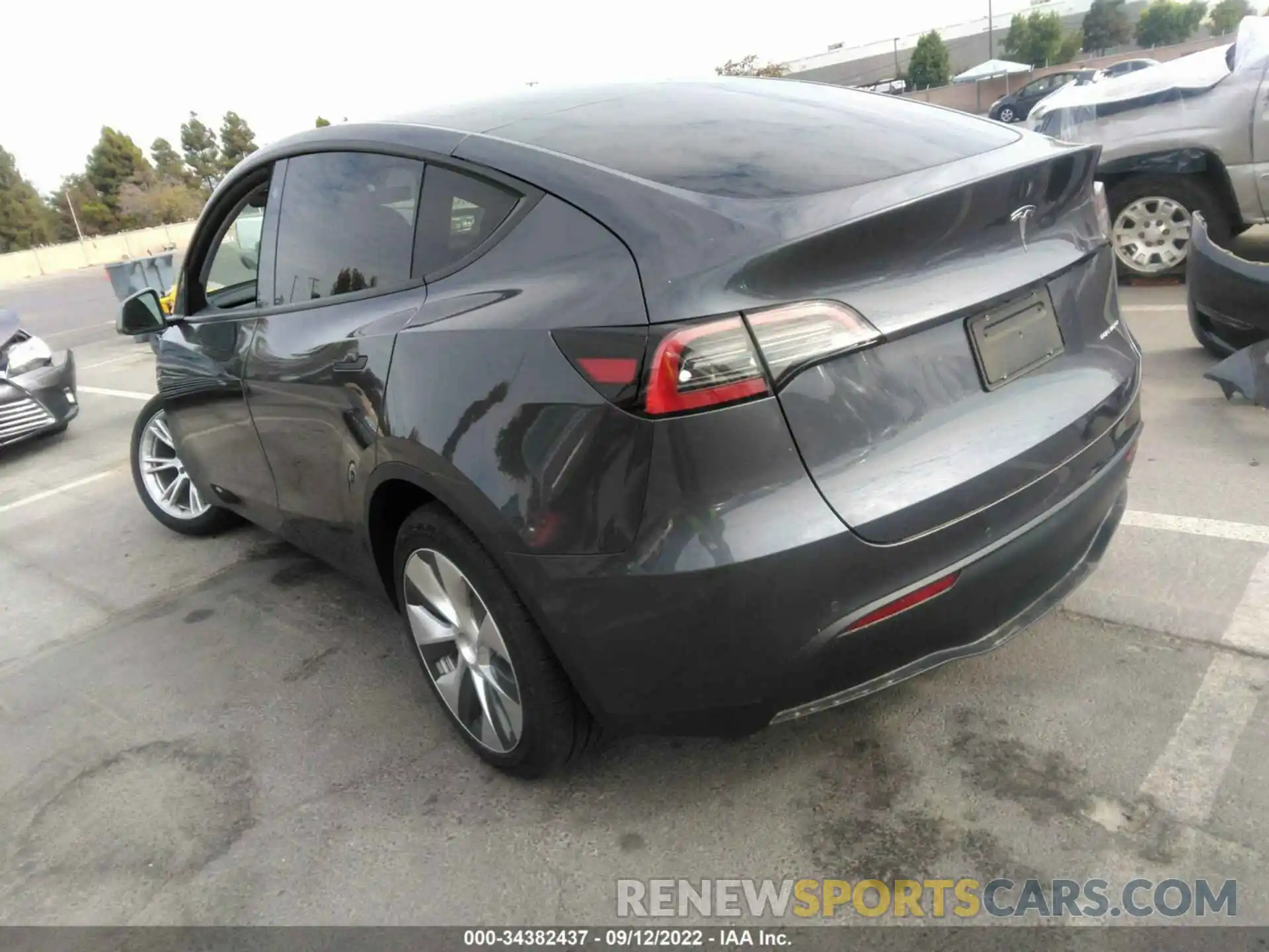 3 Photograph of a damaged car 5YJYGDEE3MF146328 TESLA MODEL Y 2021