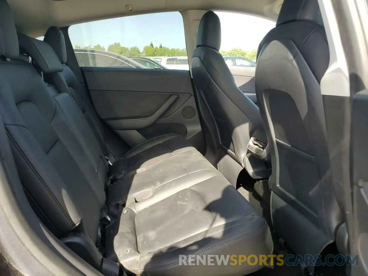11 Photograph of a damaged car 5YJYGDEE3MF148581 TESLA MODEL Y 2021