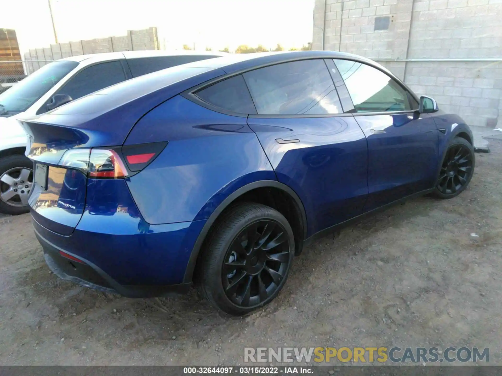 4 Photograph of a damaged car 5YJYGDEE3MF151464 TESLA MODEL Y 2021