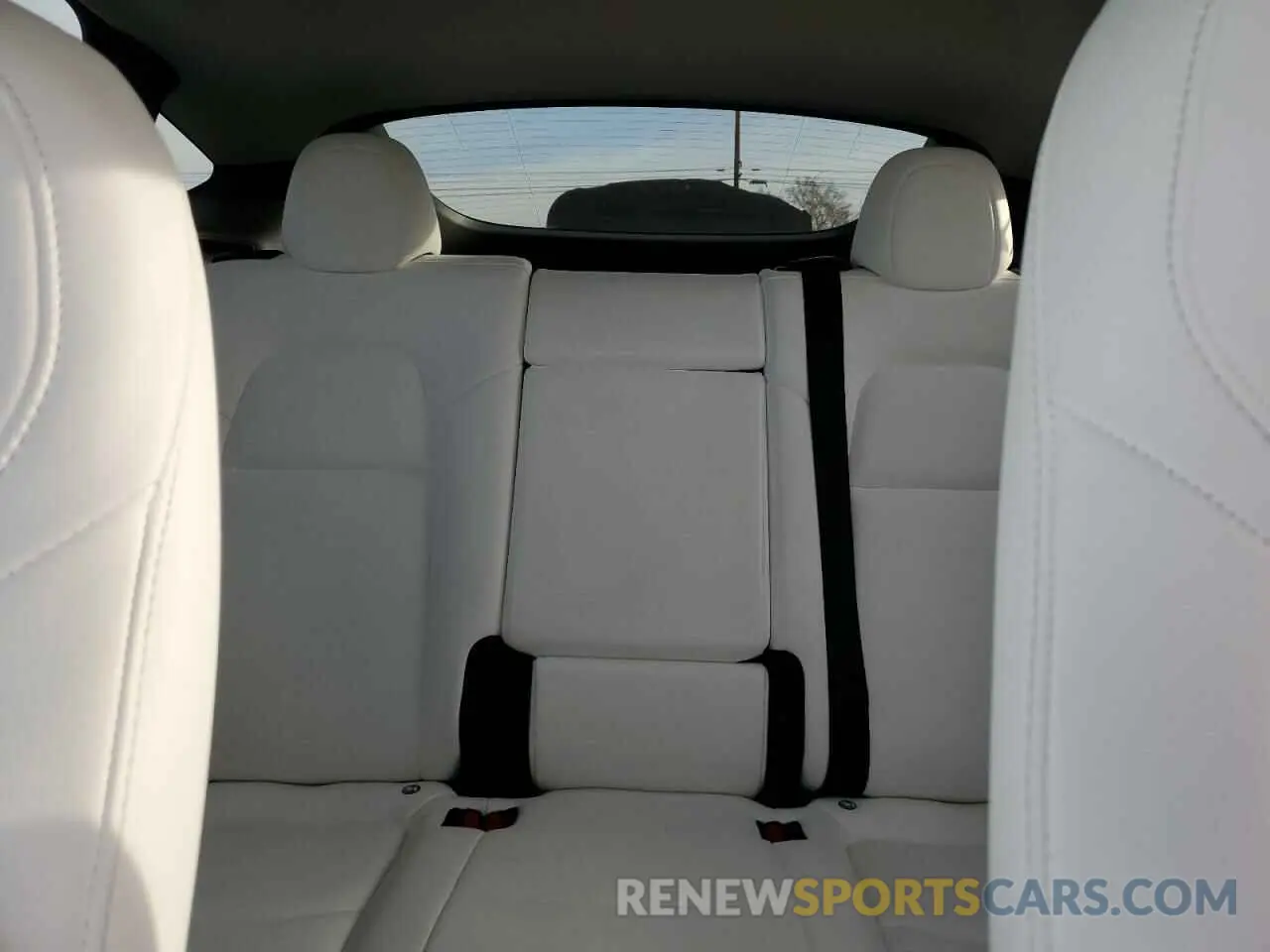 10 Photograph of a damaged car 5YJYGDEE3MF151688 TESLA MODEL Y 2021