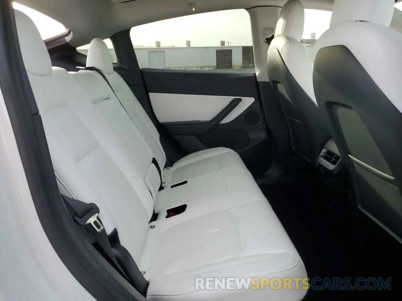 11 Photograph of a damaged car 5YJYGDEE3MF151688 TESLA MODEL Y 2021