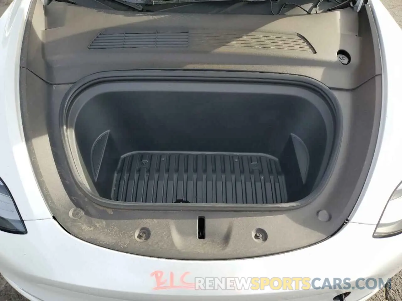 13 Photograph of a damaged car 5YJYGDEE3MF151688 TESLA MODEL Y 2021
