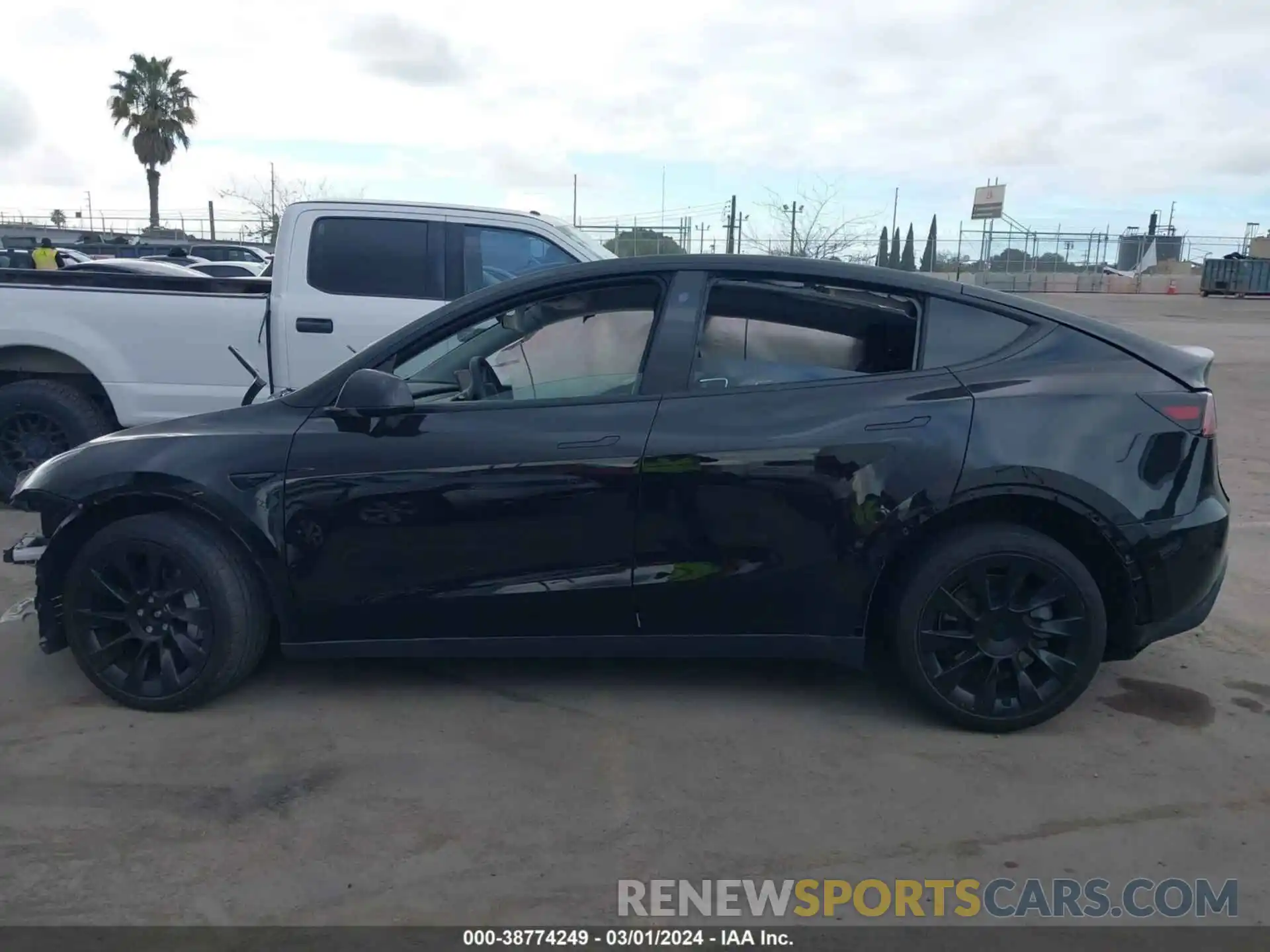 14 Photograph of a damaged car 5YJYGDEE3MF152887 TESLA MODEL Y 2021