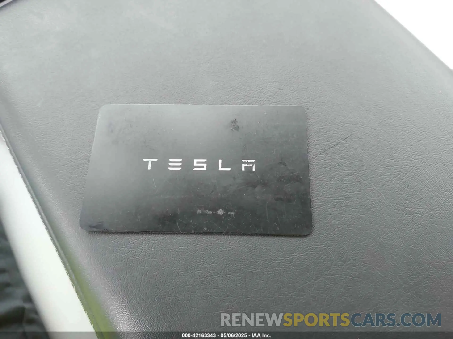 11 Photograph of a damaged car 5YJYGDEE3MF173321 TESLA MODEL Y 2021