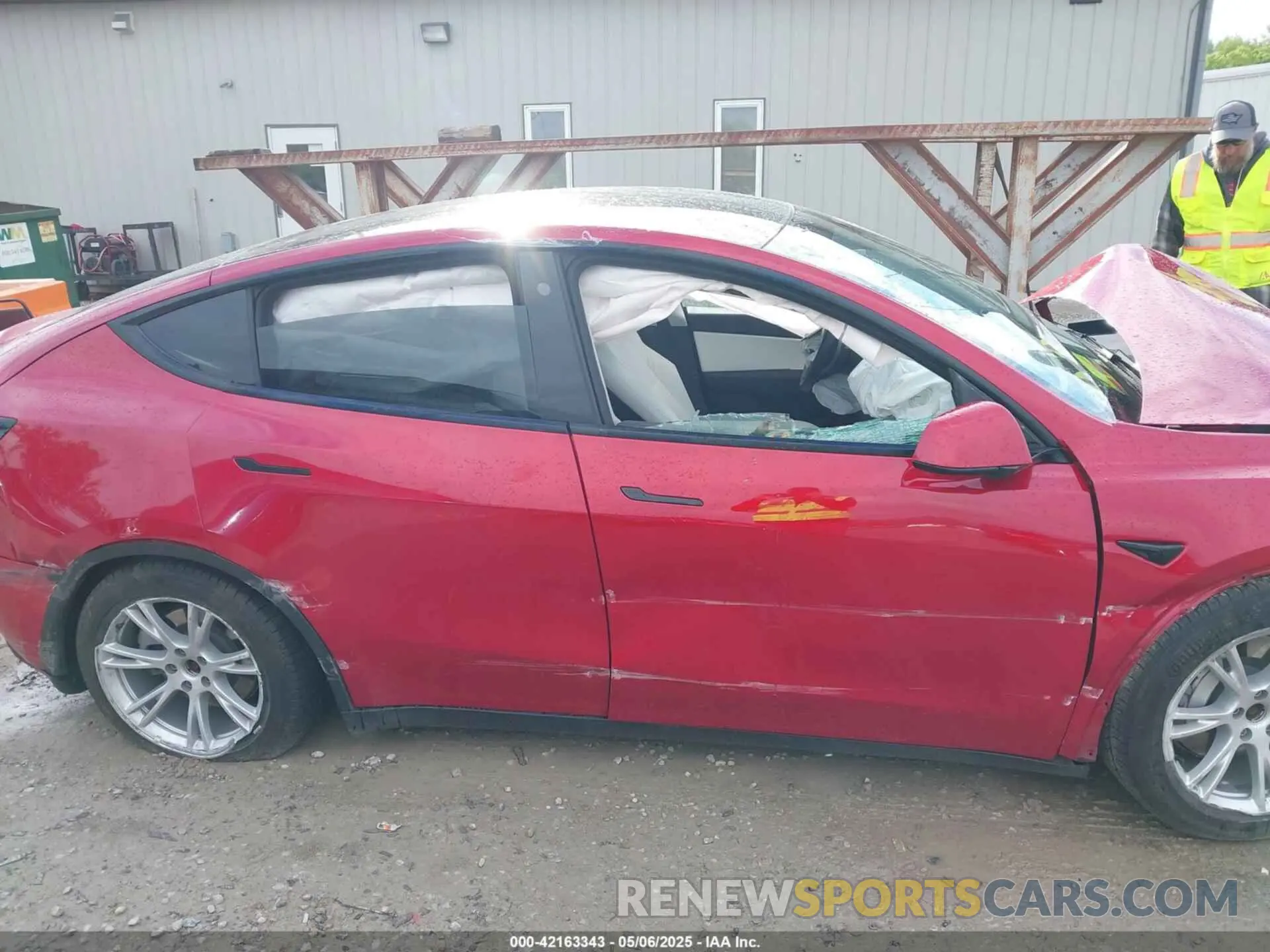 14 Photograph of a damaged car 5YJYGDEE3MF173321 TESLA MODEL Y 2021