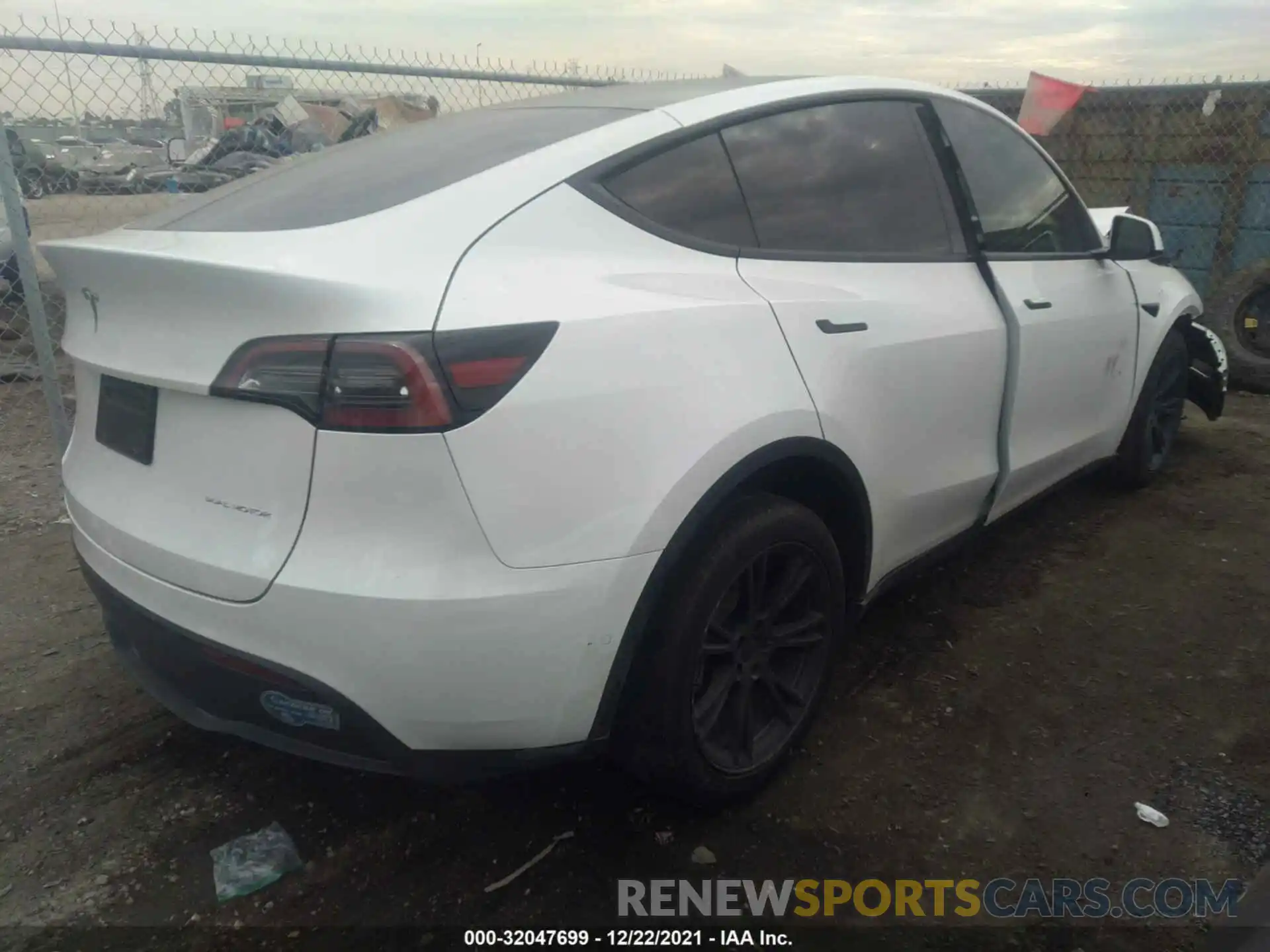 4 Photograph of a damaged car 5YJYGDEE3MF182259 TESLA MODEL Y 2021