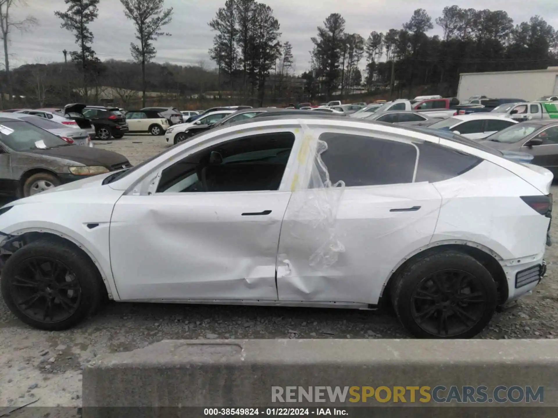 13 Photograph of a damaged car 5YJYGDEE3MF188529 TESLA MODEL Y 2021