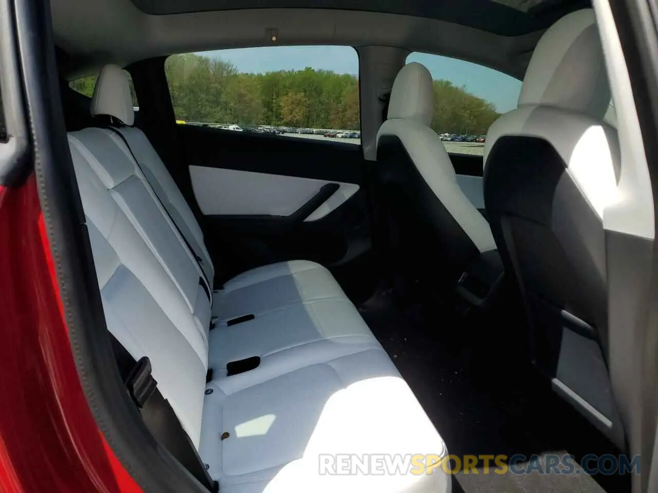10 Photograph of a damaged car 5YJYGDEE3MF189258 TESLA MODEL Y 2021