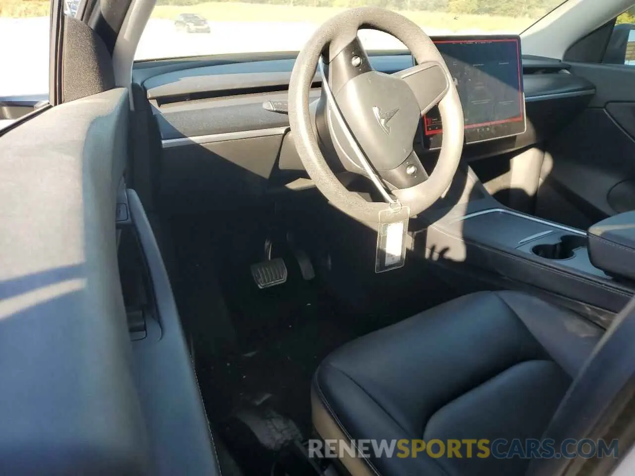 8 Photograph of a damaged car 5YJYGDEE3MF193889 TESLA MODEL Y 2021
