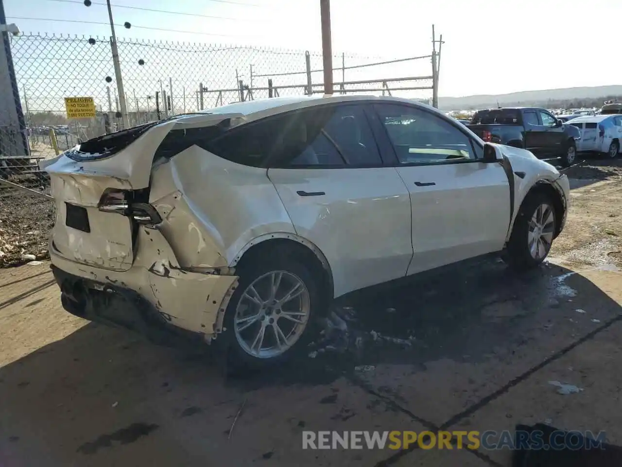 3 Photograph of a damaged car 5YJYGDEE3MF195433 TESLA MODEL Y 2021