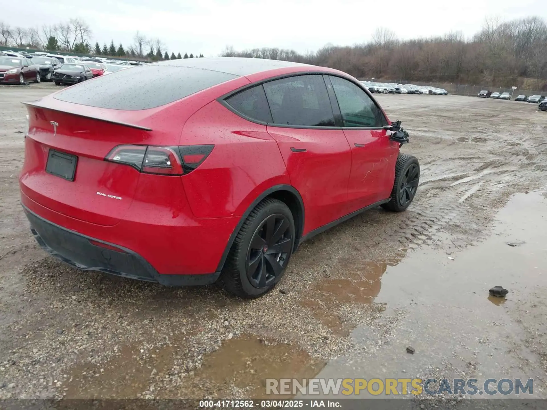 4 Photograph of a damaged car 5YJYGDEE3MF204941 TESLA MODEL Y 2021