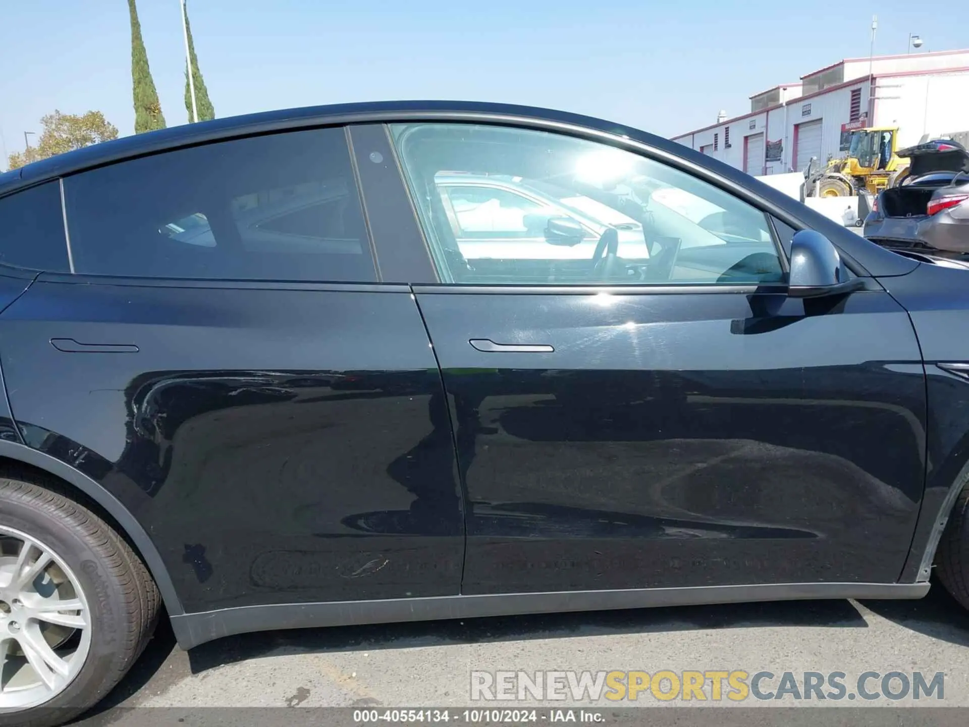 14 Photograph of a damaged car 5YJYGDEE3MF207290 TESLA MODEL Y 2021