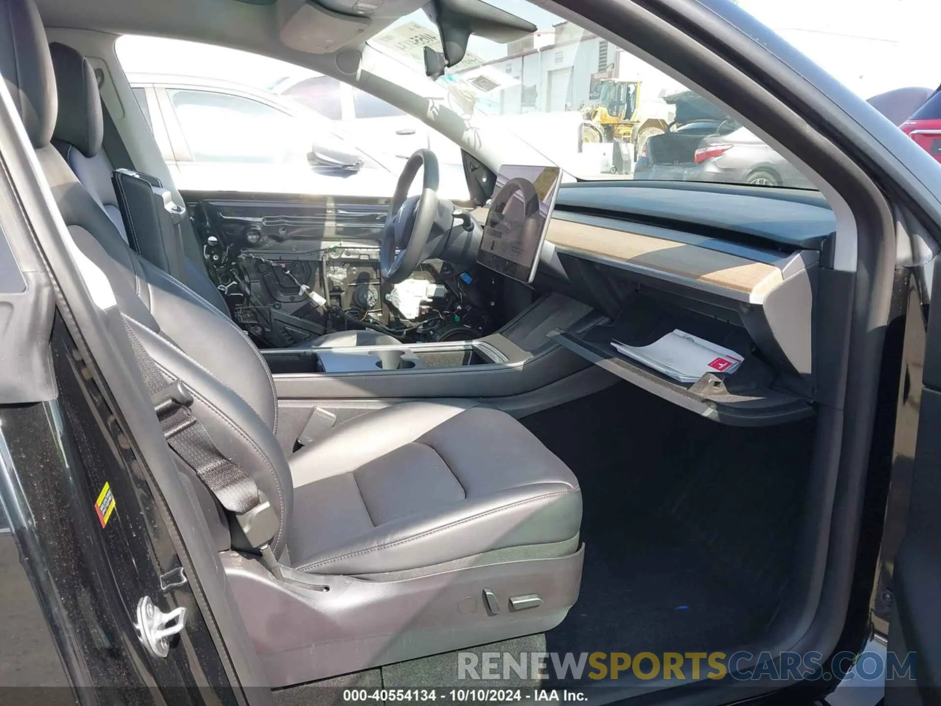 5 Photograph of a damaged car 5YJYGDEE3MF207290 TESLA MODEL Y 2021