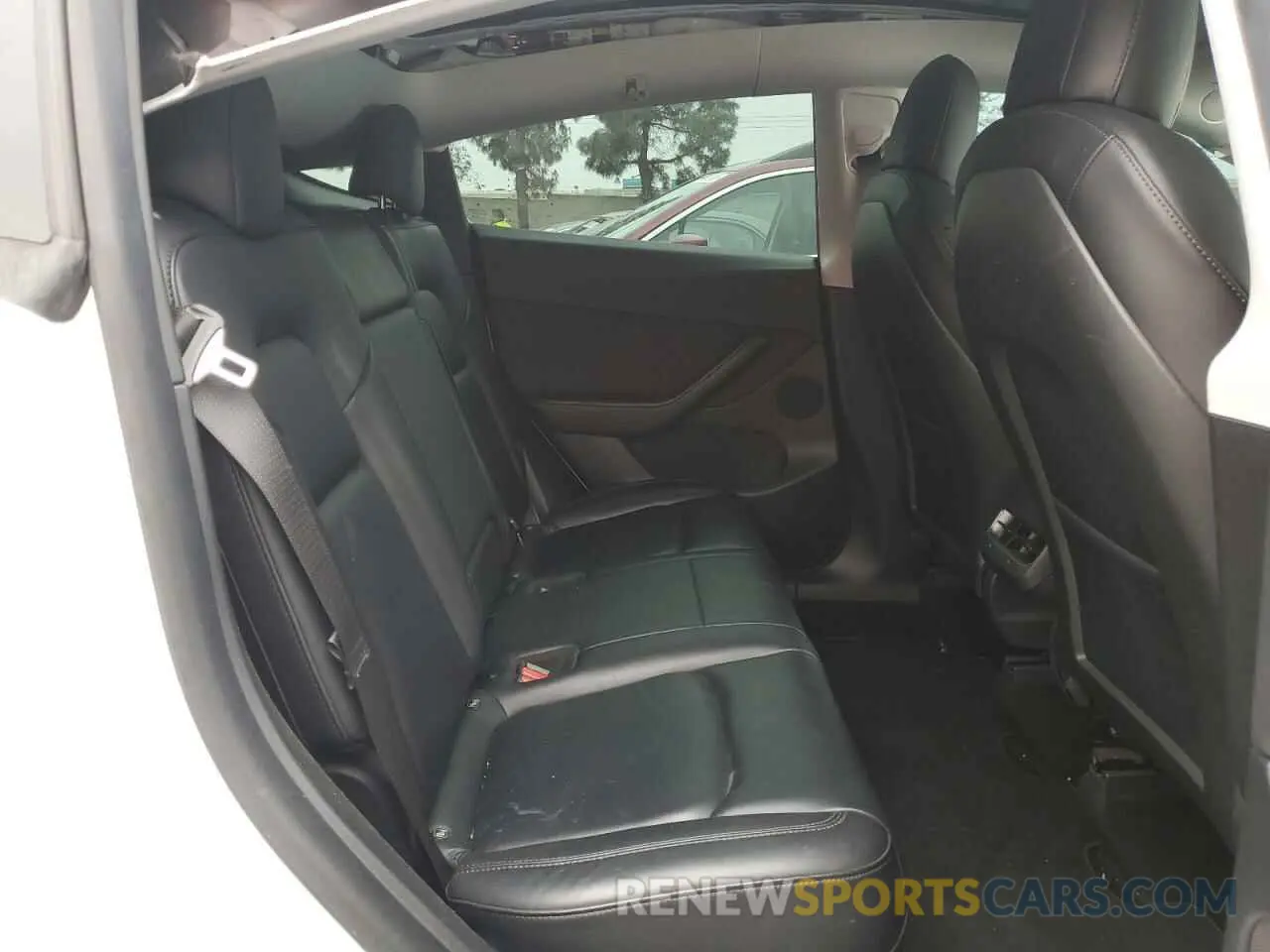 11 Photograph of a damaged car 5YJYGDEE3MF214823 TESLA MODEL Y 2021