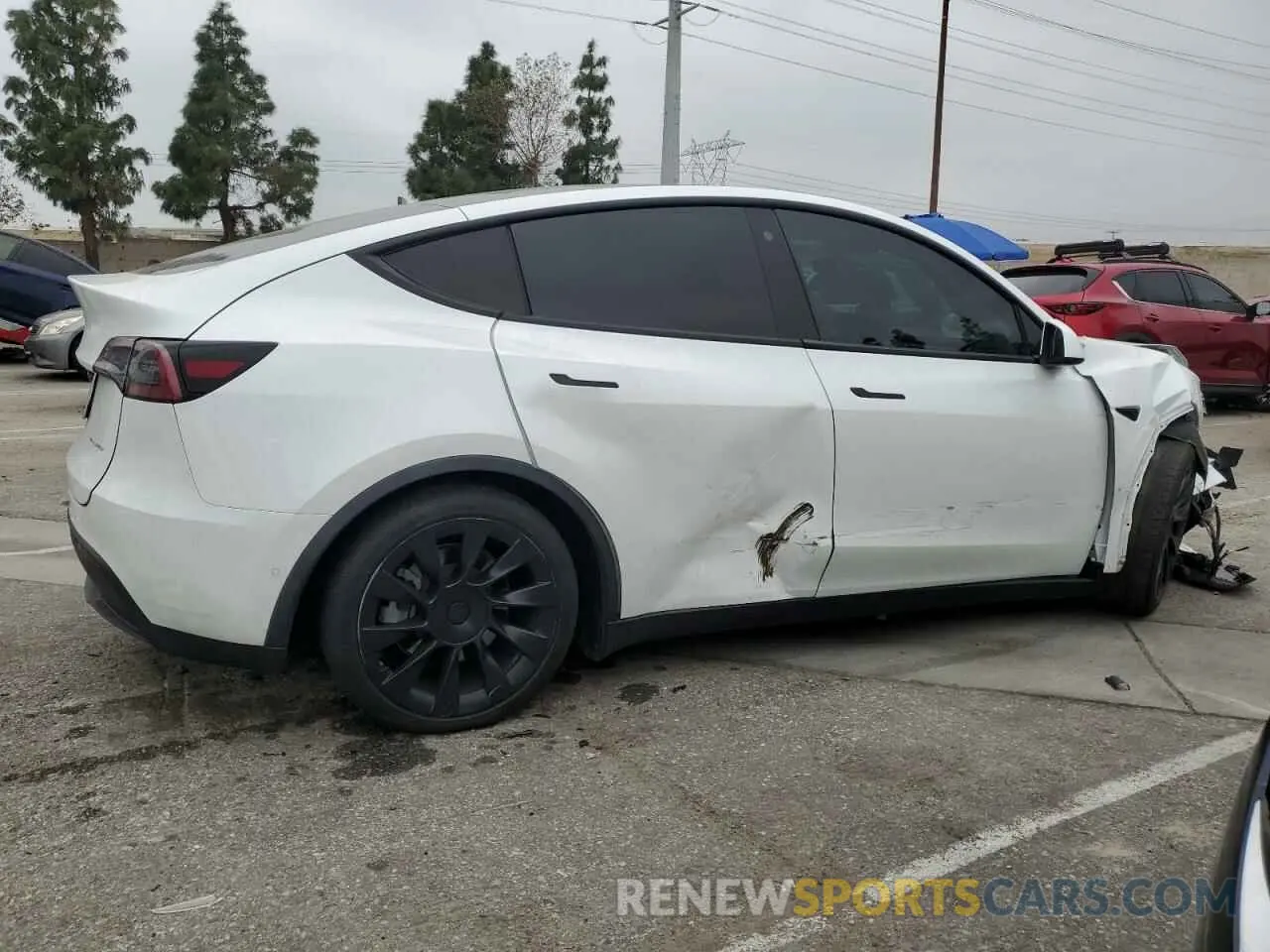 3 Photograph of a damaged car 5YJYGDEE3MF214823 TESLA MODEL Y 2021