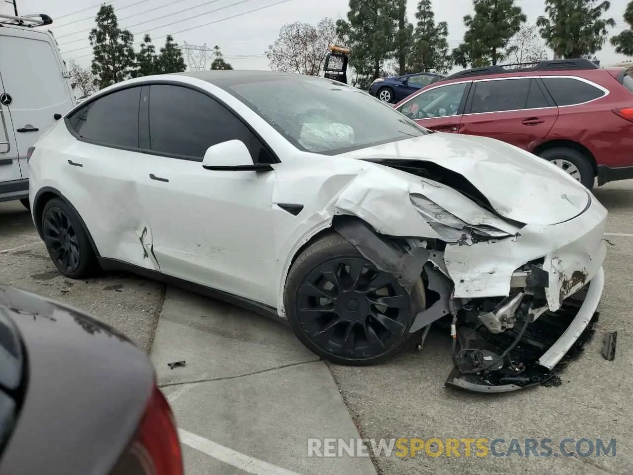 4 Photograph of a damaged car 5YJYGDEE3MF214823 TESLA MODEL Y 2021