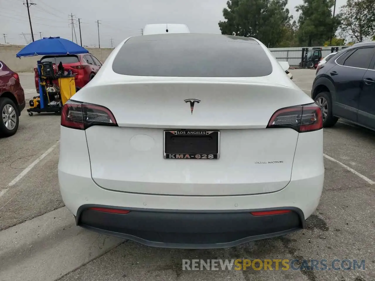 6 Photograph of a damaged car 5YJYGDEE3MF214823 TESLA MODEL Y 2021
